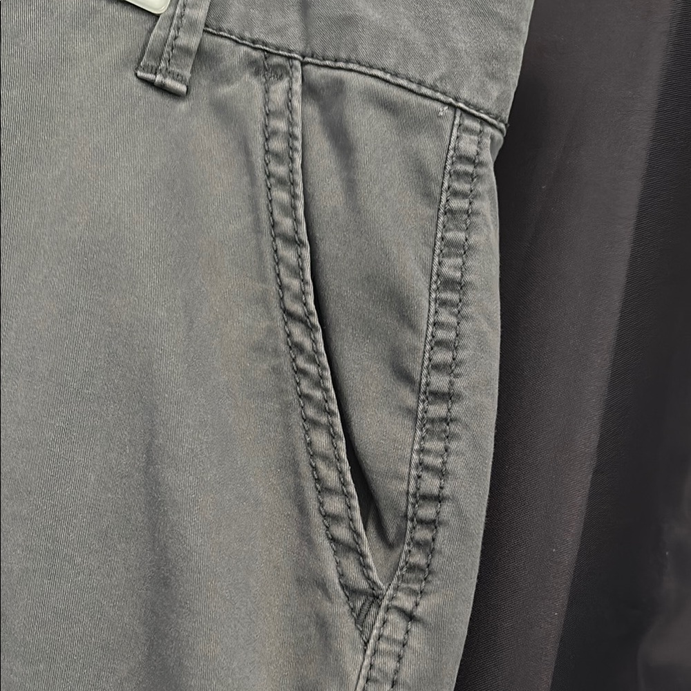 Woman’s Gray Capris - Picture 2 of 10